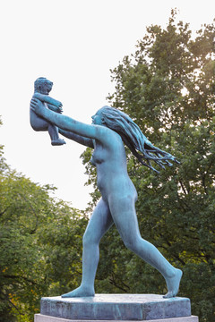 维尔兰雕塑公园青铜人物雕塑