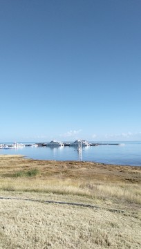 青海湖边