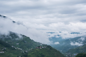 青山和云雾