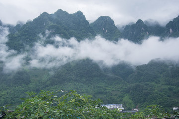 青山和云雾