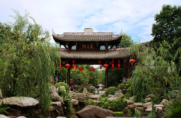 平乐古镇乐善街牌坊