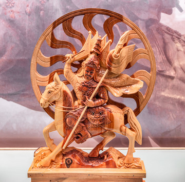 格萨尔王木雕像