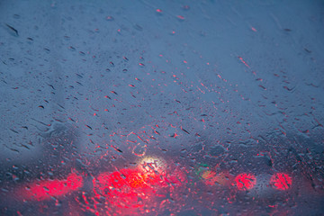 夜雨中高速