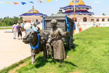 成吉思汗陵雕塑铜牛车