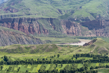 黄河流域的峡谷和绿洲