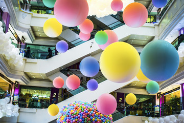 商场彩色气球