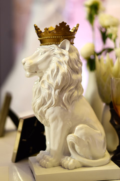 戴着皇冠的狮子