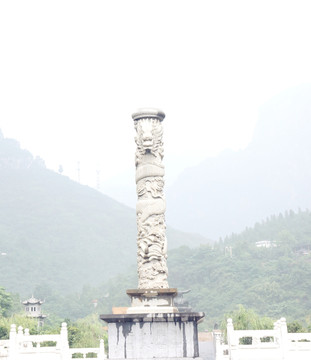 雕塑柱
