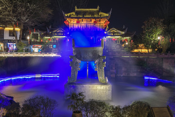 黄龙溪城楼大鼎夜景