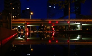 北京凌晨立交桥倒影