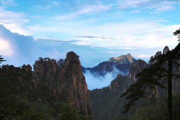 意境水墨山水画