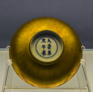 景德镇窑金釉碗