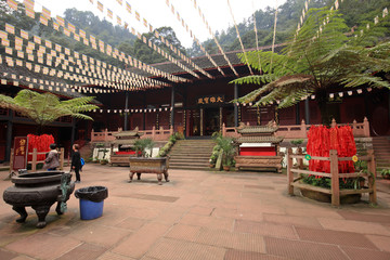 峨眉山白龙洞寺院