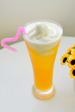 冰淇淋芒果汁