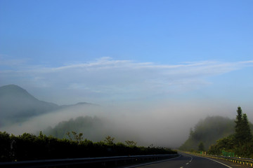 高速团雾