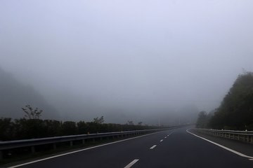 高速迷雾