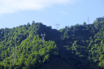 湘西山顶输电线塔