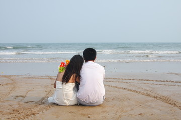 海边的情侣