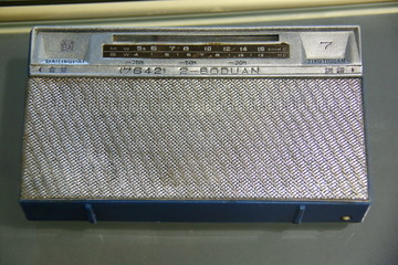 70年代铝壳晶体管收音机