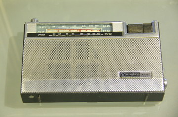 70年代长江晶体管收音机