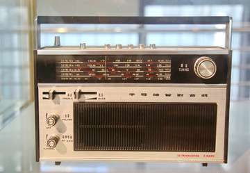 80年代手提式半导体收音机