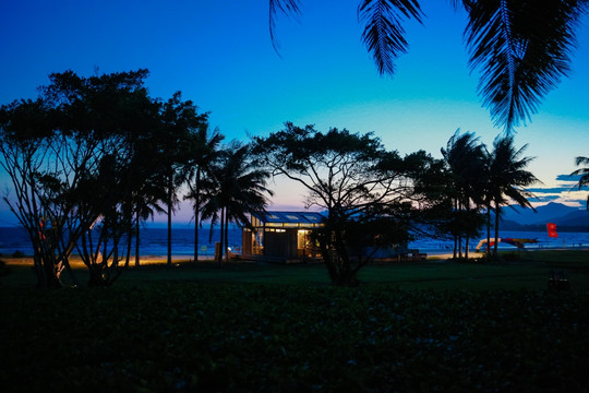 海边小屋夜色
