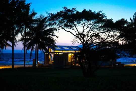 海边小屋夜色