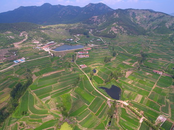 航拍北方山区农村田园风光