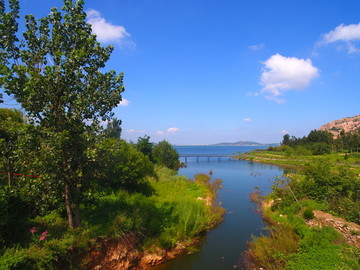 航拍北方山区农村田园风光