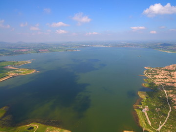 航拍北方山区农村田园风光