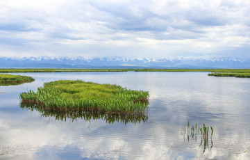 新疆和静县天鹅湖