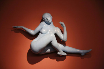 裸体少女人体雕像