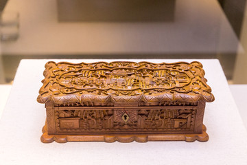 檀香木雕人物首饰盒