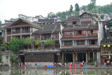 凤凰古城江边的建筑
