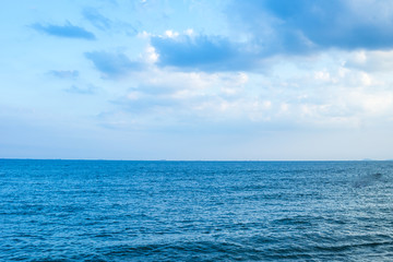 夕阳下的海岸线