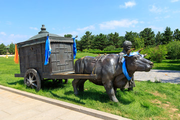 成吉思汗陵雕塑铜牛车