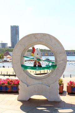 乌兰木伦滨河广场传统运动雕塑
