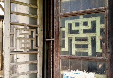 民间中式窗格上的汉字设计