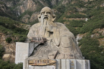 北京圣莲山的老子巨型雕像