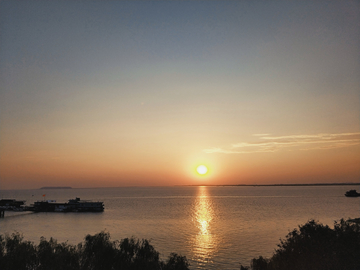 夕阳下的洞庭湖