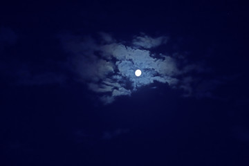 云遮月