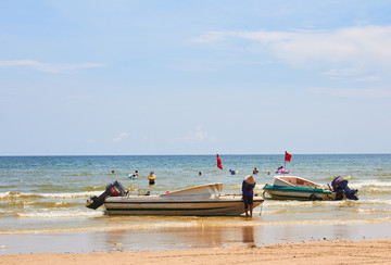 海滩小船