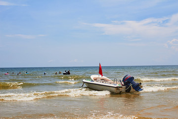 海滩小船