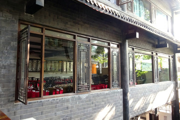 民国建筑风格青砖小楼餐厅