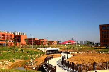 建设中的大学校园