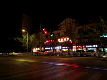 重庆北碚街头夜景