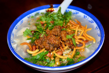 馓子豆花粉蒸豆花