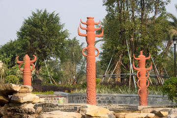 侗族牛头柱雕刻