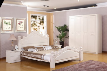 实木套房白色床