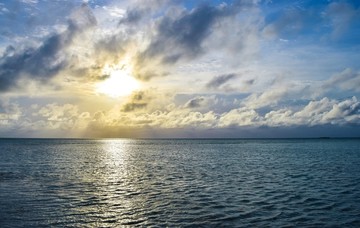 马尔代夫海上云彩